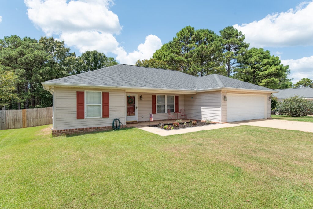 One-level brick ranch home with a small yard, a popular choice for downsizing in Tuscaloosa.